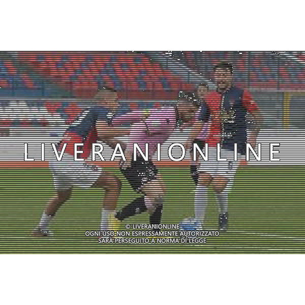 Cosenza, Italia - calcio Cosenza vs Palermo - Campionato di calcio Serie BKT 2022/2023 Stadio San Vito Marulla. Nella foto: Matteo Brunori, Andrea Meroni e Giacomo Calo\' November 12, 2022 Cosenza, Italy - sport, soccer - Cosenza vs Palermo - Italian Football Championship League BKT 2022/2023 - San Vito-Marulla stadium. In the pic: Matteo Brunori, Andrea Meroni e Giacomo Calò ©Andrea Rosito / AGENZIA ALDO LIVERANI SAS