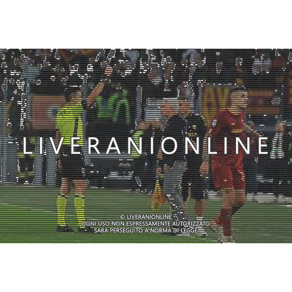 Roma vs Torino Campionato Serie A TIM - 15 Giornata Stadio Olimpico - Roma 13-11-2022 nella foto arbitro Rapuano espelle jose\' Mourinho ©Federico Gaetano / AGENZIA ALDO LIVERANI SAS