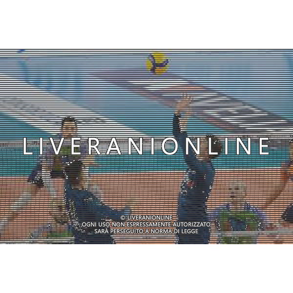 13-11-2020 VERONA CAMPIONATO DI VOLLEY WITHU VERONA-VERO VOLLEY MONZA NELLA FOTO Palleggio di Luca Spirito - WithU Verona FOTO ROBERTO TOMMASINI-AG ALDO LIVERANI SAS