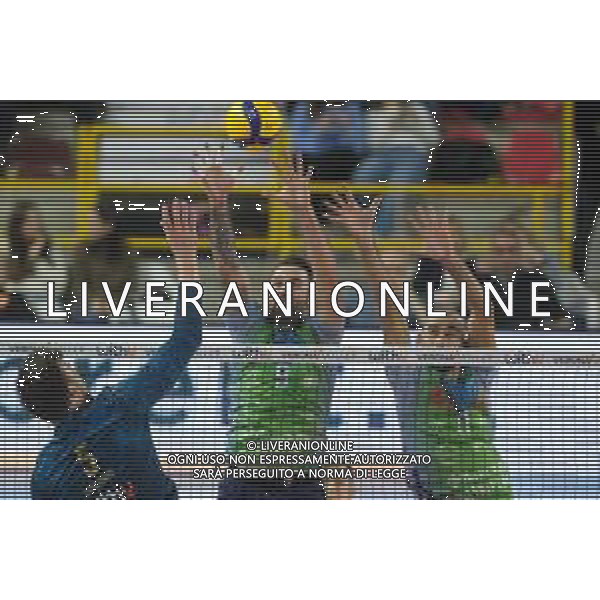 13-11-2020 VERONA CAMPIONATO DI VOLLEY WITHU VERONA-VERO VOLLEY MONZA NELLA FOTO Muro di George Grozer - Vero Volley Monza FOTO ROBERTO TOMMASINI-AG ALDO LIVERANI SAS