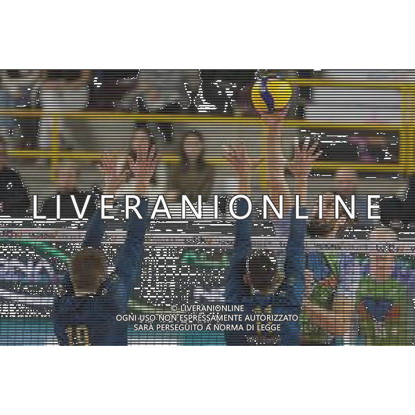 13-11-2020 VERONA CAMPIONATO DI VOLLEY WITHU VERONA-VERO VOLLEY MONZA NELLA FOTO Schiacciata di Gabriele Di Martino - Vero Volley Monza FOTO ROBERTO TOMMASINI-AG ALDO LIVERANI SAS