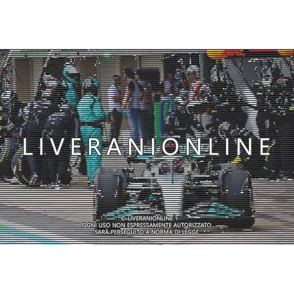 George Russell (GBR) Mercedes AMG F1 W13 makes a pit stop. 13.11.2022. Formula 1 World Championship, Rd 21, Brazilian Grand Prix, Sao Paulo, Brazil, Race Day. - www.xpbimages.com, EMail: requests@xpbimages.com © Copyright: Batchelor / XPB Images / AGENZIA ALDO LIVERANI SAS - ITALY ONLY EDITORIAL USE ONLY