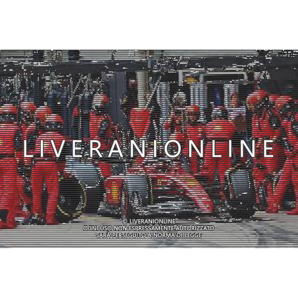 Carlos Sainz Jr (ESP) Ferrari F1-75 makes a pit stop. 13.11.2022. Formula 1 World Championship, Rd 21, Brazilian Grand Prix, Sao Paulo, Brazil, Race Day. - www.xpbimages.com, EMail: requests@xpbimages.com © Copyright: Batchelor / XPB Images / AGENZIA ALDO LIVERANI SAS - ITALY ONLY EDITORIAL USE ONLY