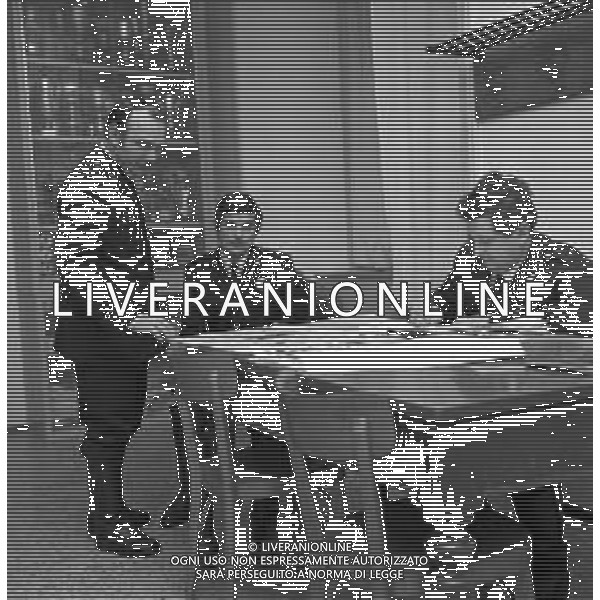 RETROSPETTIVA ARNALDO PRATI ARBITRO DI CALCIO ITALIANO E VIGILE URBANO DI PARMA NELLA FOTO CON LA DIVISA DI AGENTE DELLA POLIZIA MUNICIPALE DEL COMUNE DI PARMA NEL 1973 ©Archivio Giovanni Liverani / AGENZIA ALDO LIVERANI SAS