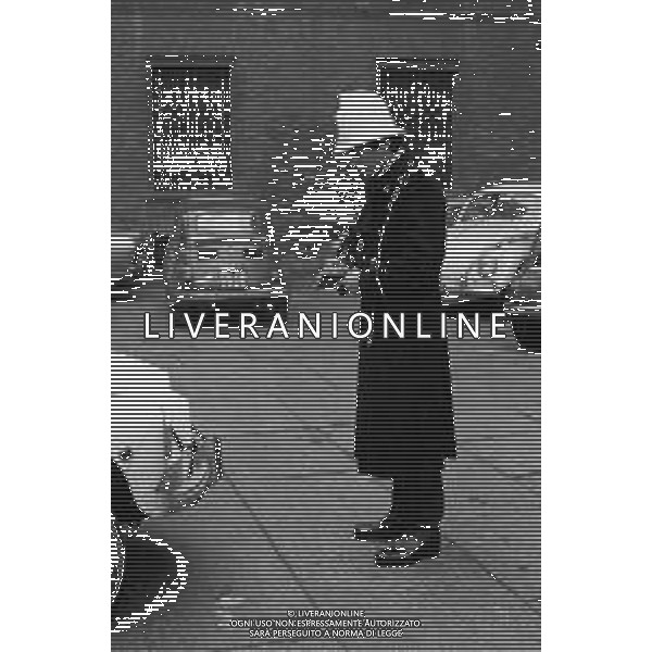 RETROSPETTIVA ARNALDO PRATI ARBITRO DI CALCIO ITALIANO E VIGILE URBANO DI PARMA NELLA FOTO CON LA DIVISA DI AGENTE DELLA POLIZIA MUNICIPALE DEL COMUNE DI PARMA NEL 1973 ©Archivio Giovanni Liverani / AGENZIA ALDO LIVERANI SAS