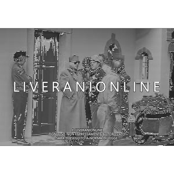 SET DEL FILM DOCUMENTARIO RAI \' IO E IL DUCE\' DIRETTO DAL REGISTA ALBERTO NEGRIN NEL 1984 NELLA FOTO BOB HOSKINS (interpreta Benito Mussolini) E BARBARA DE ROSSI (interpreta Claretta Petacci) DURANTE LE RIPRESE AG ALDO LIVERANI SAS