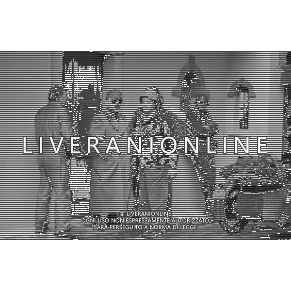 SET DEL FILM DOCUMENTARIO RAI \' IO E IL DUCE\' DIRETTO DAL REGISTA ALBERTO NEGRIN NEL 1984 NELLA FOTO BOB HOSKINS (interpreta Benito Mussolini) E BARBARA DE ROSSI (interpreta Claretta Petacci) DURANTE LE RIPRESE AG ALDO LIVERANI SAS