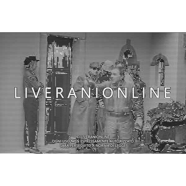 SET DEL FILM DOCUMENTARIO RAI \' IO E IL DUCE\' DIRETTO DAL REGISTA ALBERTO NEGRIN NEL 1984 NELLA FOTO BOB HOSKINS (interpreta Benito Mussolini) DURANTE LE RIPRESE AG ALDO LIVERANI SAS