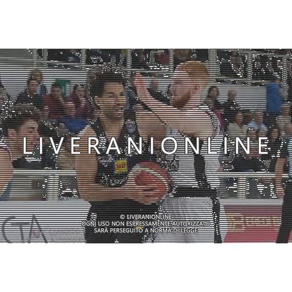 Andrew Crawford - Dolomiti Energia Trentino contrastato da Niccolo Mannion - Virtus Segafredo Bologna durante il match tra Dolomiti Trentino Energia e Virtus Segafredo Bologna valido per la settima giornata del campionato Italiano di basket serie A1. 20 Novembre 2022, BLM Group Arena, Trento, Italia FOTO ROBERTO TOMMASINI-AG ALDO LIVERANI SAS