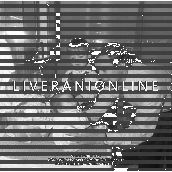 RETROSPETTIVA HARALD NIELSEN CALCIATORE INTER CALCIO NELLA FOTO CON IL FIGLIO HENRIK E LA FIGLIA HEIDI NELLA SUA ABITAZIONE NELL\'ANNO 1968 AG ALDO LIVERANI SAS