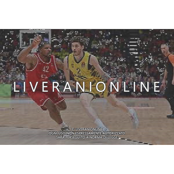 TVRG Kyle Hines (Olimpia Milano) e Sehmus Hazer (Fenerbahce Istanbul) EA7 Emporio Armani Milano vs Fenerbahce Beko Istanbul Assago (MI) 24-11-2022 Mediolanum Forum Turkish Airlines Euroleague 10a giornata regular season foto Roberto Garavaglia/ag. Aldo Liverani sas / AGENZIA ALDO LIVERANI SAS