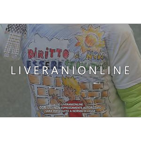 IMOLA 25 11 2022 PIAZZA MATTEOTTI GIORNATA DEL DIRITTO DELL\'INFANZIA NELLA FOTO DISEGNI DEI RAGAZZI ©SANNA / AGENZIA ALDO LIVERANI SAS
