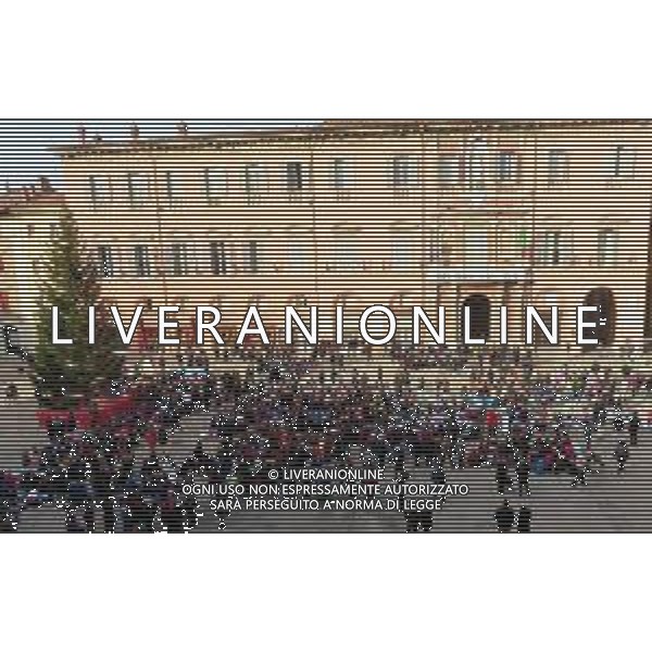 IMOLA 25 11 2022 PIAZZA MATTEOTTI GIORNATA DEL DIRITTO DELL\'INFANZIA NELLA FOTO PANORAMICA DELLA PIAZZA MATTEOTTI CON I BAMBINI DELLE SCUOLE IMOLESI ©SANNA / AGENZIA ALDO LIVERANI SAS
