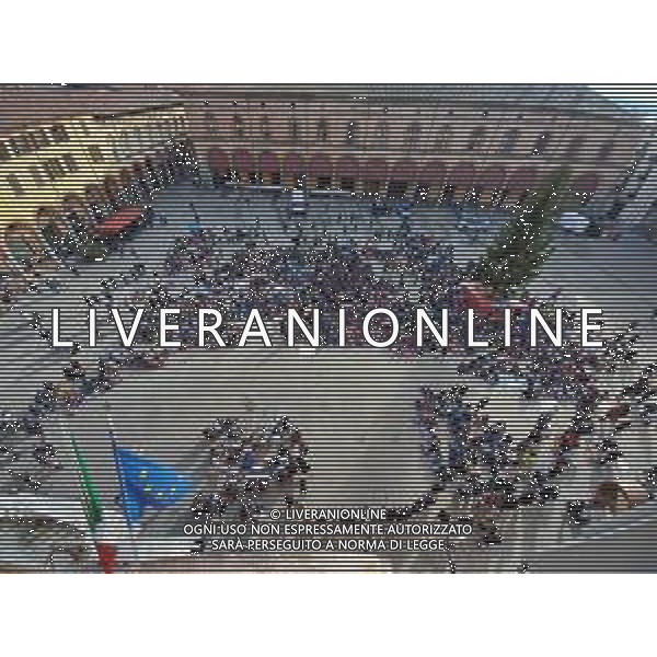 IMOLA 25 11 2022 PIAZZA MATTEOTTI GIORNATA DEL DIRITTO DELL\'INFANZIA NELLA FOTO PANORAMICA DELLA PIAZZA MATTEOTTI CON I BAMBINI DELLE SCUOLE IMOLESI ©SANNA / AGENZIA ALDO LIVERANI SAS