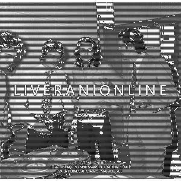 RETROSPETTIVA MARIO BERTINI CALCIATORE INTER NELLA FOTO CON IL CANTANTE CHRISTIAN IN SALA DI INCISIONE A MILANO MAGGIO 1971 ©Archivio Giovanni Liverani / AGENZIA ALDO LIVERANI SAS