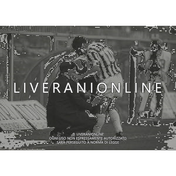 20-09-1992 GENOAVA CAMPIONATO DI CALCIO SERIE A GENOA-JUVENTUS 2-2 NELLA FOTO DOTTOR PASQUALE BERGAMO CONTROLLA ROBERTO BAGGIO AG ALDO LIVERANI SAS