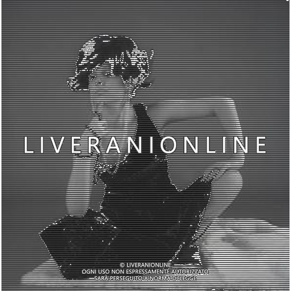RETROSPETTIVA OMBRETTA COLLI CANTANTE E ATTRICE NELLA FOTO OMBRETTA COLLI NELL\'ANNO 1967 A MILANO AG ALDO LIVERANI SAS