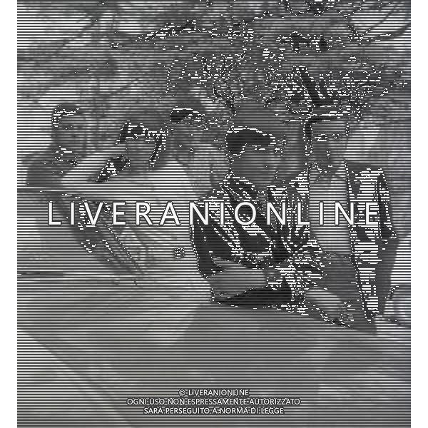 RETROSPETTIVA OMBRETTA COLLI CANTANTE E ATTRICE NELLA FOTO OMBRETTA COLLI NELL\'ANNO 1967 A MILANO CON IL SUO COMPLESSO MUSICALE AG ALDO LIVERANI SAS