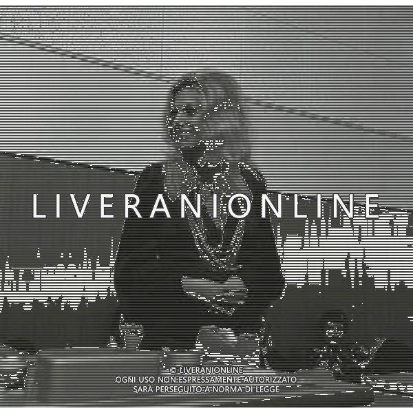 RETROSPETTIVA OMBRETTA COLLI CANTANTE E ATTRICE NELLA FOTO OMBRETTA COLLI NELL\'ANNO 1969 A MILANO IN SALA D\'INCISIONE AG ALDO LIVERANI SAS 