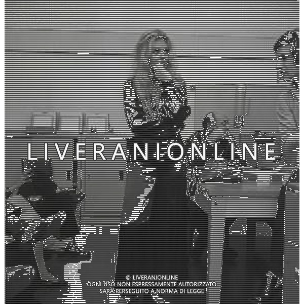 RETROSPETTIVA OMBRETTA COLLI CANTANTE E ATTRICE NELLA FOTO OMBRETTA COLLI NELL\'ANNO 1969 A MILANO IN SALA D\'INCISIONE AG ALDO LIVERANI SAS 