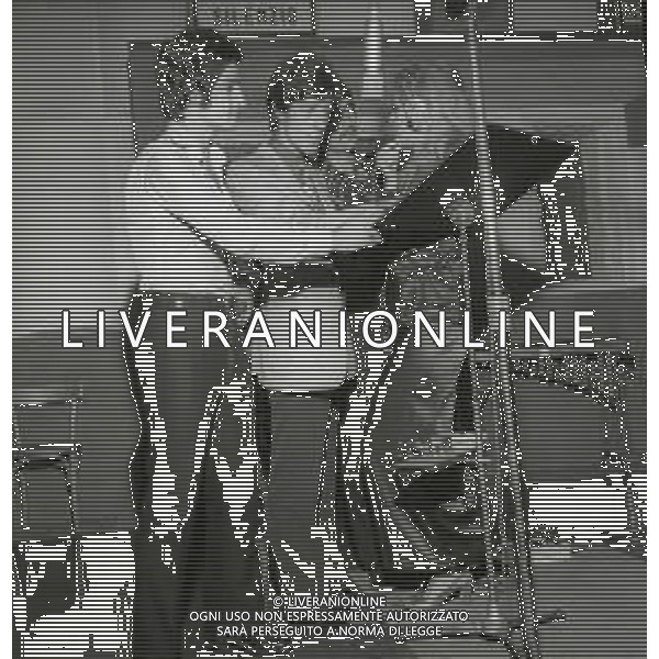 RETROSPETTIVA OMBRETTA COLLI CANTANTE E ATTRICE NELLA FOTO OMBRETTA COLLI NELL\'ANNO 1969 A MILANO IN SALA D\'INCISIONE AG ALDO LIVERANI SAS 