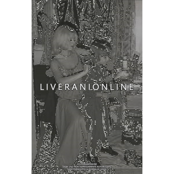 RETROSPETTIVA OMBRETTA COLLI CANTANTE E ATTRICE NELLA FOTO OMBRETTA COLLI NELL\'ANNO 1971 A MILANO CON LA FIGLIA DALIA AG ALDO LIVERANI SAS  