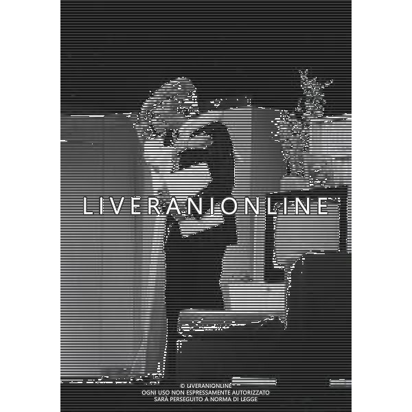 RETROSPETTIVA OMBRETTA COLLI CANTANTE E ATTRICE NELLA FOTO OMBRETTA COLLI CON GINO BRAMIERI NELL\'ANNO 1973 AL TEATRO NELLA COMMEDIA“CIELO MIO MARITO“ AG ALDO LIVERANI SAS 