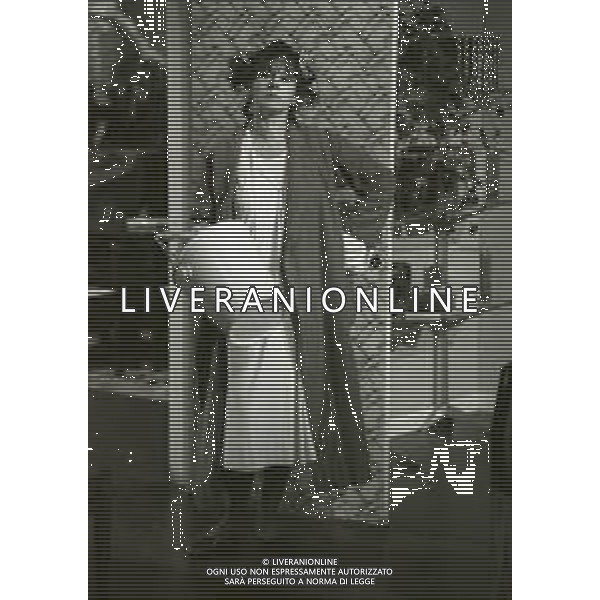 RETROSPETTIVA OMBRETTA COLLI CANTANTE E ATTRICE NELLA FOTO OMBRETTA COLLI NELLA MINI SERIE TELEVISIVA“CINQUANT\'ANNI D\'AMORE“ NELL\'ANNO 1981 A MILANO AG ALDO LIVERANI SAS