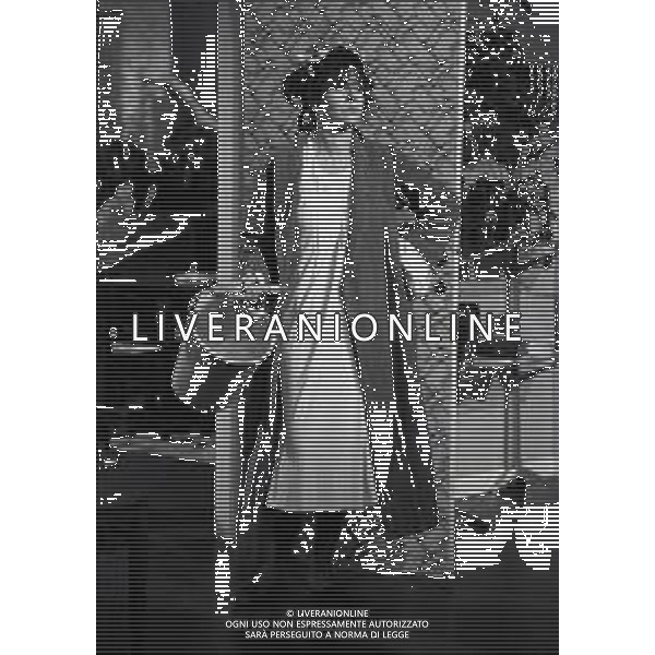 RETROSPETTIVA OMBRETTA COLLI CANTANTE E ATTRICE NELLA FOTO OMBRETTA COLLI NELLA MINI SERIE TELEVISIVA“CINQUANT\'ANNI D\'AMORE“ NELL\'ANNO 1981 A MILANO AG ALDO LIVERANI SAS 