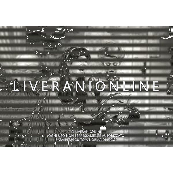 RETROSPETTIVA OMBRETTA COLLI CANTANTE E ATTRICE NELLA FOTO OMBRETTA COLLI CON EDMONDA ALDINI NELLA MINI SERIE TELEVISIVA“CINQUANT\'ANNI D\'AMORE“ NELL\'ANNO 1981 A MILANO AG ALDO LIVERANI SAS  