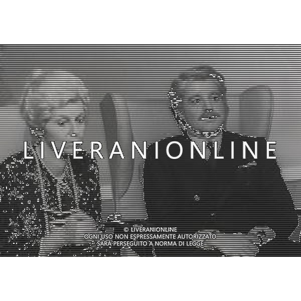 RETROSPETTIVA OMBRETTA COLLI CANTANTE E ATTRICE NELLA FOTO OMBRETTA COLLI CON CHRISTIAN DE SICA NELLA MINI SERIE TELEVISIVA“CINQUANT\' ANNI D\'AMORE“ NELL\'ANNO 1981 A MILANO AG ALDO LIVERANI SAS   