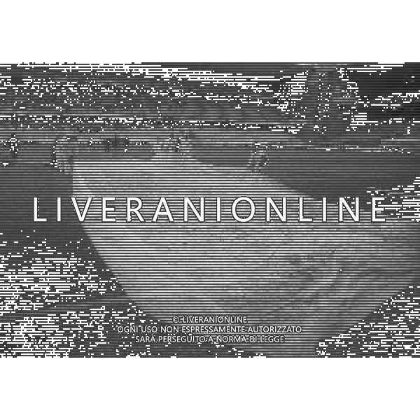06-11-1994 GENOVA CAMPIONATO DI CALCIO SERIE A GENOA-INTER 2-1 NELLA FOTO I TELONI SUL CAMPO ALLO STADIO DI GENOVA PER L\'ACQUA AG ALDO LIVERANI SAS