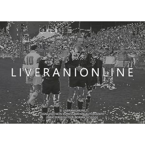 29-01-1995 GENOVA CAMPIONATO DI CALCIO SERIE A GENOA-MILAN PARTITA SOSPESA PER LA MORTE DEL TIFOSO DEL GENOA VINCENZO SPAGNOLO ACCOLTELLATO FUORI DALLO STADIO NELLA FOTO L\'ARBITRO GIANNI BESCHIN AG ALDO LIVERANI SAS