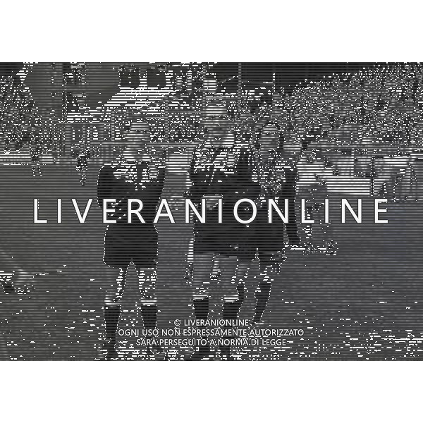 29-01-1995 GENOVA CAMPIONATO DI CALCIO SERIE A GENOA-MILAN PARTITA SOSPESA PER LA MORTE DEL TIFOSO DEL GENOA VINCENZO SPAGNOLO ACCOLTELLATO FUORI DALLO STADIO NELLA FOTO L\'ARBITRO GIANNI BESCHIN AG ALDO LIVERANI SAS