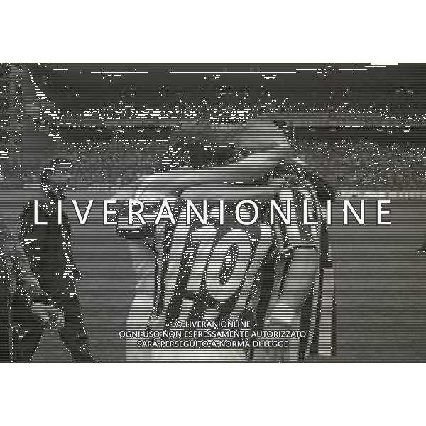 13-05-1995 CAMPIONATO DI CALCIO SERIE A GENOA-JUVENTUS 0-4 NELLA FOTO ABBRACCIO DEI GIOCATORI DELLA JUVENTUS A FINE GARA PER LA VITTORIA DEL CAMPIONATO DI CALCIO AG ALDO LIVERANI SAS
