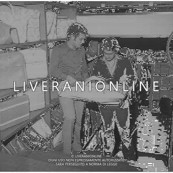 RETROSPETTIVA DEI FAMIGLIARI DEL CICLISTA LEARCO GUERRA NELLA FOTO I NIPOTI LEARCO E CARLO NEL NEGOZIO DI ARTICOLI SPORTIVI A MANTOVA NEL 1972 ©Archivio Giovanni Liverani / AGENZIA ALDO LIVERANI SAS