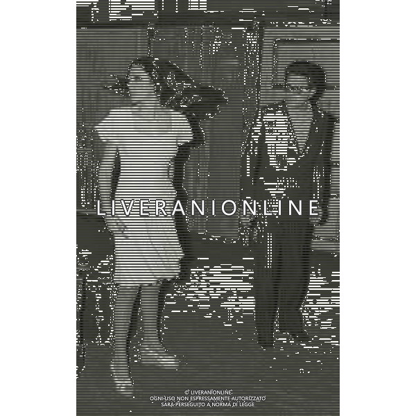 RETROSPETTIVA TAMARA BARONI ATTRICE NELLA FOTO TAMARA BARONI NELL\'ANNO 1975 A IVREA CON LA NUOVA COMPAGNIA TEATRALE AG ALDO LIVERANI SAS   