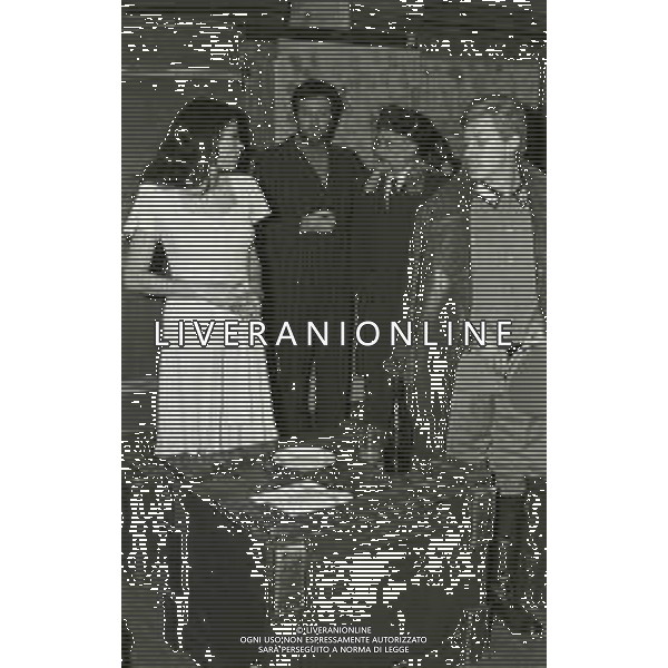 RETROSPETTIVA TAMARA BARONI ATTRICE NELLA FOTO TAMARA BARONI NELL\'ANNO 1975 A IVREA CON LA NUOVA COMPAGNIA TEATRALE AG ALDO LIVERANI SAS   