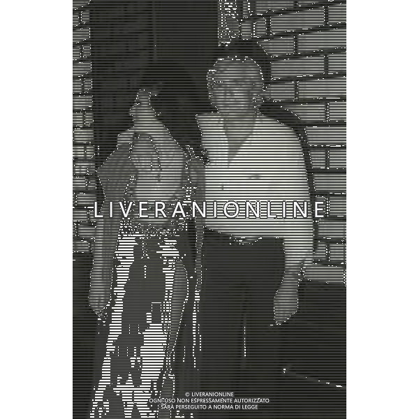 RETROSPETTIVA TAMARA BARONI ATTRICE NELLA FOTO TAMARA BARONI NELL\'ANNO 1982 A MILANO RECITA POESIE AG ALDO LIVERANI SAS 