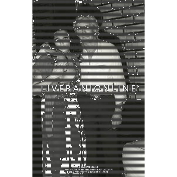 RETROSPETTIVA TAMARA BARONI ATTRICE NELLA FOTO TAMARA BARONI NELL\'ANNO 1982 A MILANO RECITA POESIE AG ALDO LIVERANI SAS 