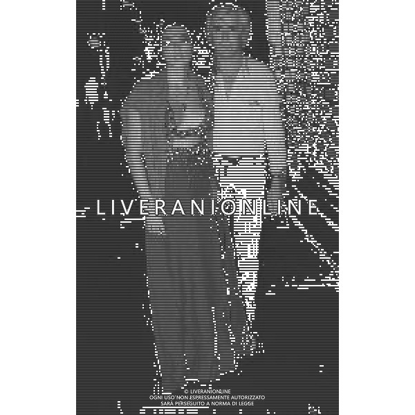 RETROSPETTIVA TAMARA BARONI ATTRICE NELLA FOTO TAMARA BARONI NELL\'ANNO 1982 A MILANO RECITA POESIE AG ALDO LIVERANI SAS 