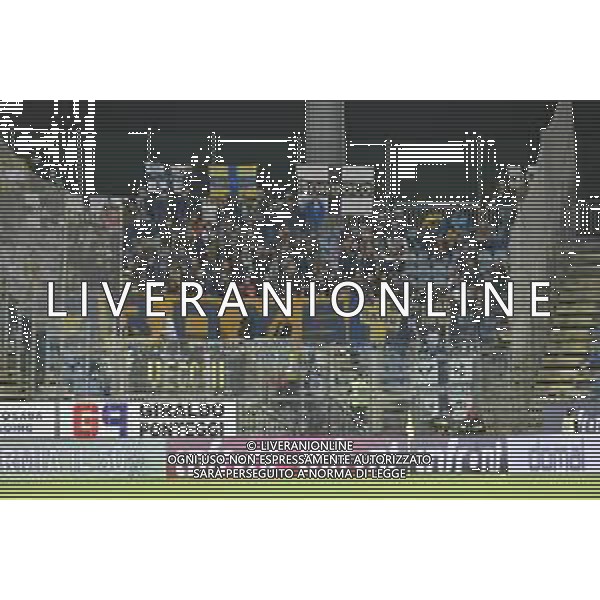 3-12-2022. Cagliari Calcio-Parma Calcio 15° giornata serie BKT 2022/2023, stadio Unipol Domus Cagliari. Foto Salvatore Moi/Aldo Liverani s.a.s. Nella foto: Tifosi del Parma Calcio, nel settore ospiti dello stadio Unipol Domus di Cagliari. ©MOI / AGENZIA ALDO LIVERANI SAS