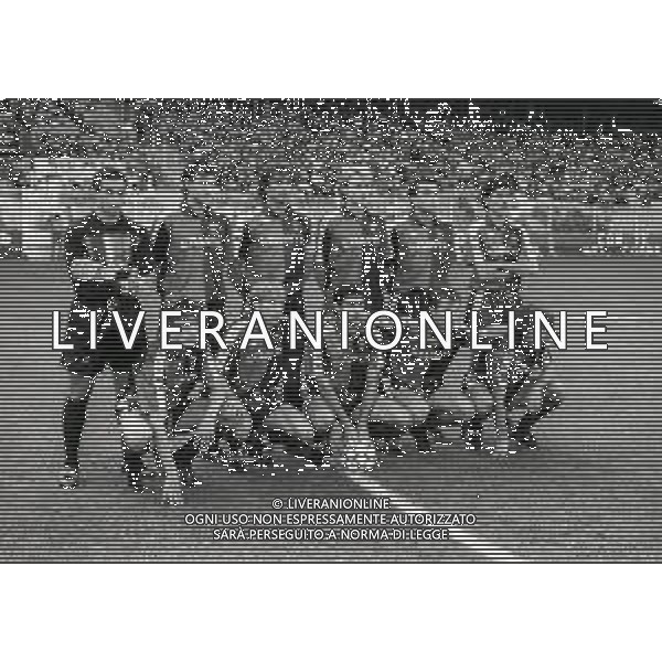 1988-1989 -FORMAZIONE GENOA CALCIO NELLA FOTO LA FORMAZIONE DEL GENOA CALCIO 1988-1989 DA SIN IN PIEDI ATTILIO GREGORI-ROBERTO ONORATI-GIANLUCA SIGNORINI-DAVIDE FONTOLAN-NICOLO\' QUAGGIOTTO NICOLA CARICOLA SED DA SIN STEFANO ERANIO-MARCO NAPPI-AUGUSTO GENTILINI-GENNARO RUOTOLO E ARMANDO FERRONI AG ALDO LIVERANI SAS