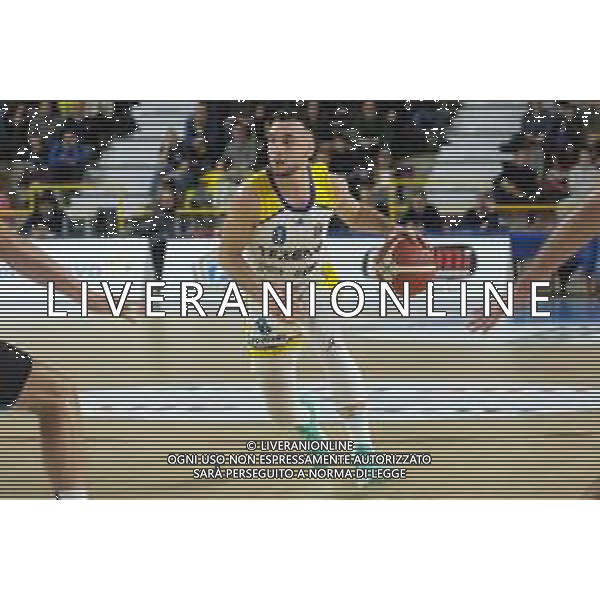 Alessandro Cappelletti - Tezenis Verona porta palla durante la partita tra Tezenis Verona e - Bertram Yachts Derthona Tortona valida per la nona giornata del campionato Italiano di basket serie A1. 3 Dicembre 2022, Pala AGSM-AIM, Verona, Italia ©Tommasini Roberto / AGENZIA ALDO LIVERANI SAS