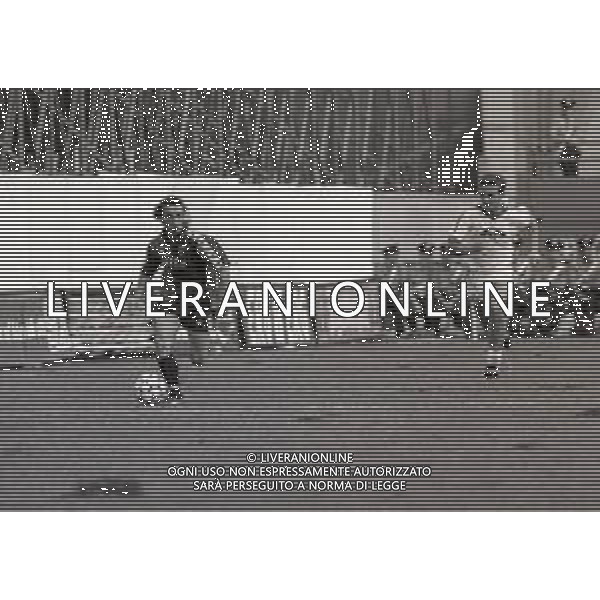 27-08-1989 GENOVA CAMPIONATO DI CALCIO SERIE A GENOA-LECCE 1-0 NELLA FOTO ALBERTO URBAN E LUIGI GARZYA AG ALDO LIVERANI SAS