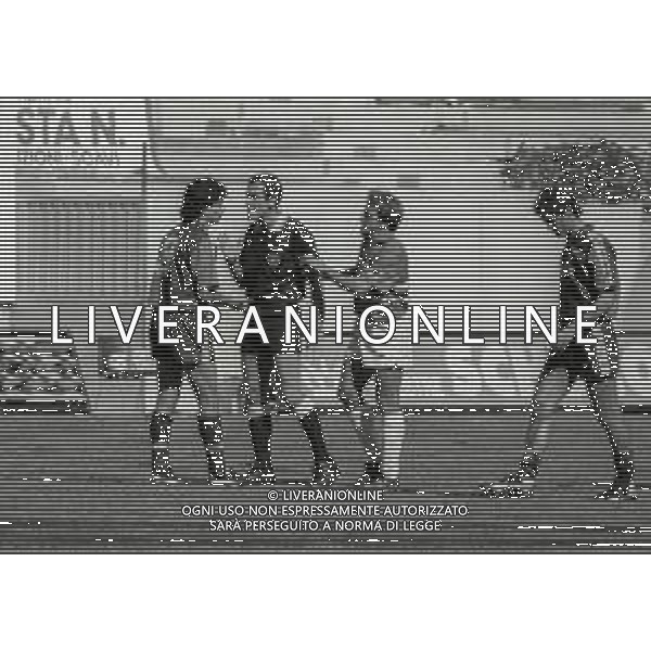 30-08-1989 GENOVA 2 TURNO DI COPPA ITALIA GENOA-SAMPDORIA 0-1 NELLA FOTO L\'ARBITRO CARLO LONGHI DISCUTE CON NICOLA CARICOLA E VICTOR MUNOZ AG ALDO LIVERANI SAS