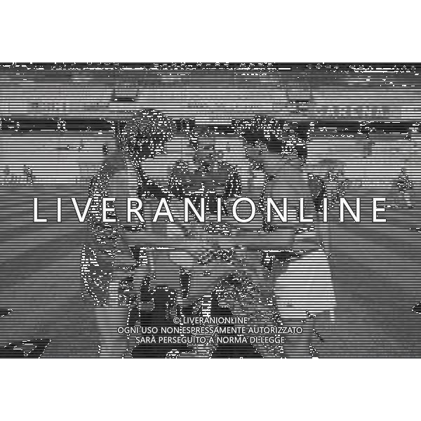 30-08-1989 GENOVA 2 TURNO DI COPPA ITALIA GENOA-SAMPDORIA 0-1 NELLA FOTO I DUE CAPITANI GIANLUCA SIGNORINI CON L\'ARBITRO CARLO LONGHI E LUCA PELLEGRINI AG ALDO LIVERANI SAS
