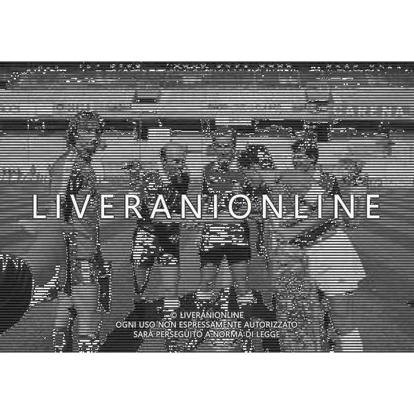 30-08-1989 GENOVA 2 TURNO DI COPPA ITALIA GENOA-SAMPDORIA 0-1 NELLA FOTO I DUE CAPITANI GIANLUCA SIGNORINI CON L\'ARBITRO CARLO LONGHI E LUCA PELLEGRINI AG ALDO LIVERANI SAS