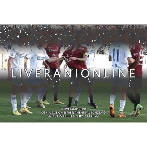 08.12.2022 REGGIO CALABRIA STADIO ORESTE GRANILLO. CAMPIONATO SERIE B. REGGINA VS FROSINONE. IN FOTO ROHDEN FROSINONE TIRA LA MAGLIA A MENEZ REGGINA ©GARREFFA PASQUALE / AGENZIA ALDO LIVERANI SAS