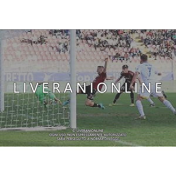 08.12.2022 REGGIO CALABRIA STADIO ORESTE GRANILLO. CAMPIONATO SERIE B. REGGINA VS FROSINONE. IN FOTO TURATI FROSINONE PARA SU GAGLIOLO REGGINA ©GARREFFA PASQUALE / AGENZIA ALDO LIVERANI SAS